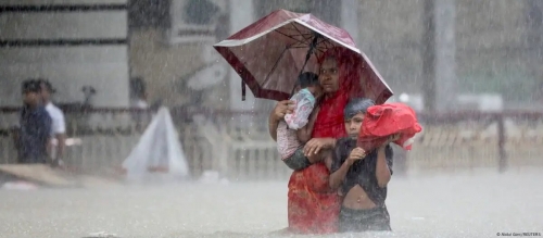 দেশে আজ আরও বৃষ্টি হওয়ার সম্ভাবনা থাকলেও আগামীকাল কম বৃষ্টি হতে পারে।