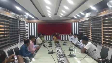 নীলফামারীতে সাংবাদিকের সাথে নবাগত ইএনওর মতবিনিময়। 