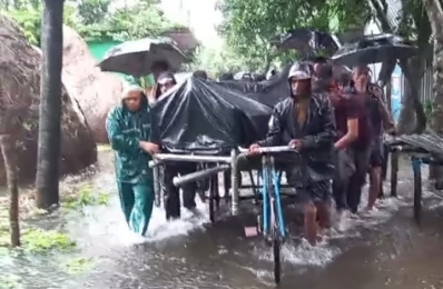 বন্যায় দুর্ভোগ: পারিবারিক কবরস্থানে দাফন হয়নি যুবকের মরদেহ