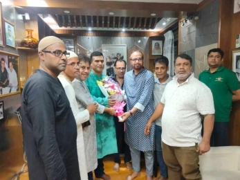 তিন ভাইয়ের অত্যাচারে অতিষ্ঠ হওয়ার অভিযোগ ইন্দিরা রোডের বাসিন্দাদের