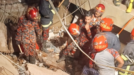 হাসপাতালের সেপটিক ট্যাংক বিস্ফোরণে মেঝেতে ধস, আহত ৩