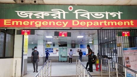 ঢামেকের জরুরি বিভাগ বন্ধ, ধর্মঘটে চিকিৎসকরা
