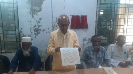 নলছিটিতে স্থগিতকৃত পদ ফিরে পেতে বিএনপি নেতার সংবাদ সম্মেলন।