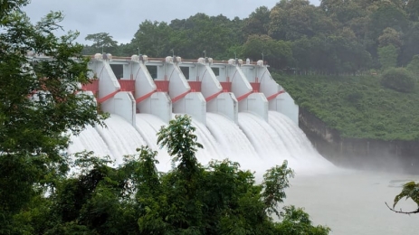 এক সেকেন্ডে বের হচ্ছে ১ লাখ ৩০ হাজার কিউসেক পানি ।