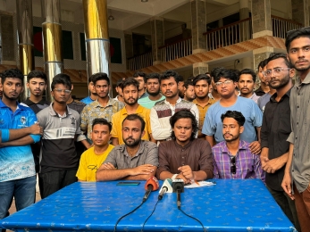শিক্ষার্থীদের উপর হামলার ঘটনায় বরিশাল বিশ্ববিদ্যালয় সংবাদ সম্মেলন।