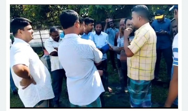 চিলাহাটিতে জমি অধিগ্রহনের জটিলতায় রেলওয়ের নির্মাণ কাজ বন্ধ। 