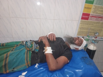 সাঈদীর ওয়াজ বাজানো কে কেন্দ্র করে জামায়াত নেতাকে কুপিয়ে জখম করেছে আওয়ামীলীগ।