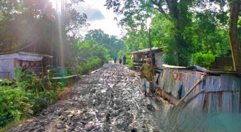 স্বাধীনতার ৫৩ বছরেও যে সড়কে লাগেনি উন্নয়নের ছোঁয়া