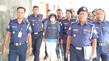 জামিনে মুক্তি পেয়েও মুক্তি পাননি বিচারক মানিক।
