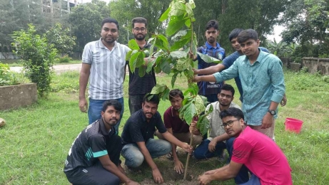 ইবিতে শহীদের স্মরণে গ্রীন ভয়েসের বৃক্ষরোপণ কর্মসূচি পালন