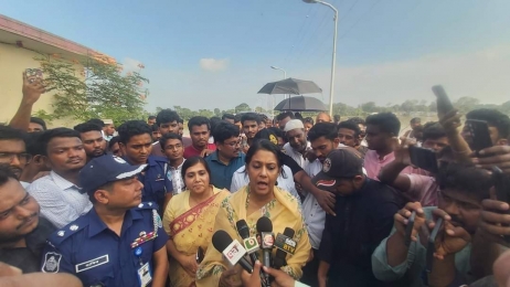 মুহুরী রেগুলেটর পরিদর্শন করলেন পানি সম্পদ উপদেষ্টা