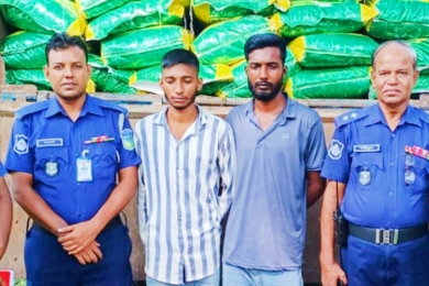 ময়মনসিংহে ৩০০ পিস ভারতীয় কম্বল ও ১৬৬ বস্তা জিরাসহ ৪ জনকে আটক করেছে পুলিশ 