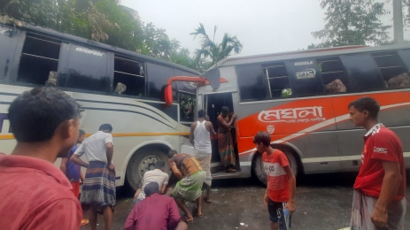 শ্রীবরদী-শেরপুর রাস্তায় দুই বাসের মুখোমুখি সংঘর্ষ: আহত ১৫