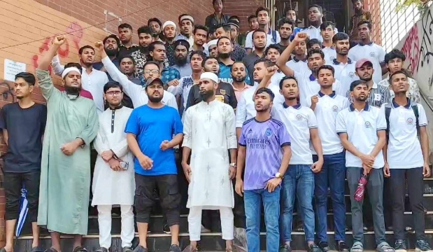 ভারতে মহানবী (সা.) কে নিয়ে কটুক্তির প্রতিবাদে ভোলায় শিক্ষার্থীদের মানববন্ধন