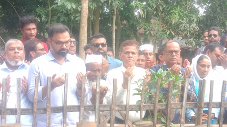 শহীদ আবু সাঈদের বাড়িতে ঢাকা উত্তর মহানগর বিএনপির সাবেক সচিব মোঃ আমিনুল ইসলাম