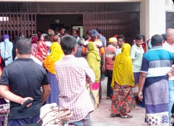 চৌগাছায় টিসিবির তালিকা থেকে  গরীবেরা বাদ নতুন তালিকার দাবি