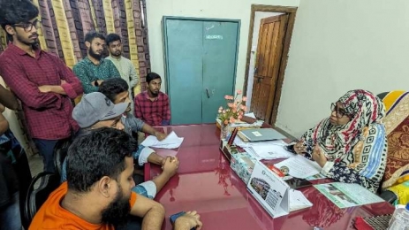 ইবির কেন্দ্রীয় লাইব্রেরিতে নিজস্ব বই নিয়ে পড়া-সহ ৪ দফা দাবি উত্থাপন 