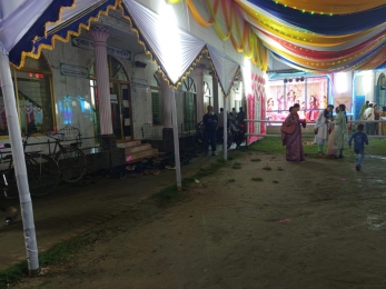 লালমনিরহাটে একই আঙিনায় মসজিদ-মন্দির, সম্প্রীতির অনন্য দৃষ্টান্ত।।