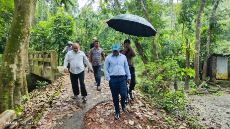 উপজেলার বিভিন্ন এলাকার সমস্যা ও চলমান উন্নয়ন প্রকল্প সরেজমিনে পরিদর্শনে ইউএনও,খুশি স্থানীয়রা।