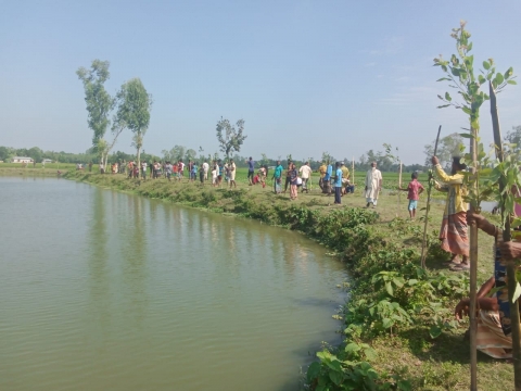 জলমহাল দখলের প্রতিবাদে মৎস্যজীবীদের মানববন্ধন।।