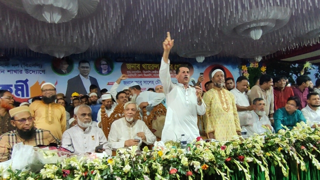 আওয়ামীলীগ পূনরায় ক্ষমতায় আসার দিবা স্বপ্ন দেখছে অন্তবর্ত্তীকালিন সরকারের কাধে ১৮ লক্ষ কোটি টাকার বৈদেশিক ঋণের বুঝা চাপিয়ে দিয়ে গেছে আ’লীগ........বিএনপির যুগ্ন মহাসচিব খায়রুল কবির খোকন