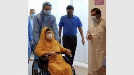 খালেদা জিয়াকে বিদেশে নিয়ে যাওয়া,  ‘লং ডিস্ট্যান্স এয়ার অ্যাম্বুলেন্স’ খুঁজছে বিএনপি