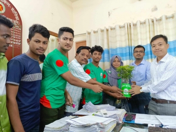 হাতিয়ায় বিডি ক্লিন এর উদ্দ্যেগে খাল পরিস্কার অভিযান