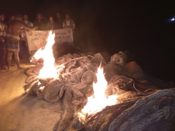 বরগুনাতে ইলিশ শিকারে বাঁধা দেয়ায় হামলা, মেরিন ফিসারিজ কর্মকর্তা ও পুলিশ সদস্য আহত।