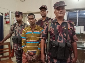 লালমনিরহাট লোহাকুচির সীমান্তের ভারতীয় গরু আনতে গিয়ে যুবক আটক।।