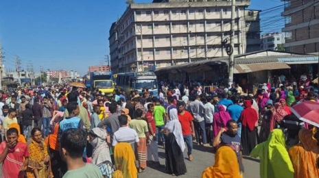 ৫০ ঘণ্টা ধরে ঢাকা-ময়মনসিংহ মহাসড়ক অবরোধ, চরম ভোগান্তি