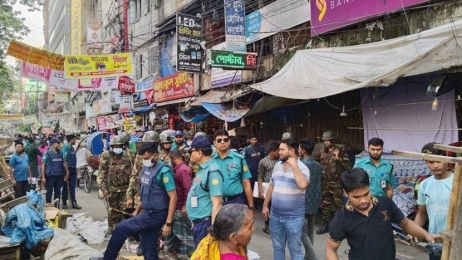 ‘চোর-পুলিশ খেলা’মতো ফুটপাতে উচ্ছেদ অভিযান