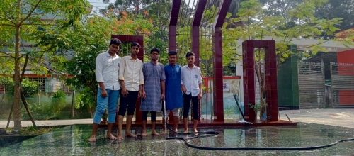 নলছিটি সরকারি ডিগ্রি কলেজের শহীদ মিনার ধুয়ে পরিস্কার করলেন ছাত্রদল।