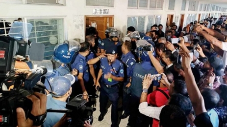কুমিল্লা'য় হত্যা মামলার আসামী সাবেক পুলিশ প্রধান, যুগ্মসচিব'কে আবারও ২ দিনের রিমান্ড