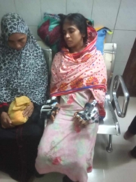 স্বামীর আঘাতে পঙ্গু এতিম রেখা বেগম, দুমুঠো ভাত দেয়ারও কেউ নেই