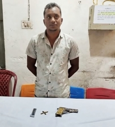 কুমিল্লায় শীর্ষ সন্ত্রাসী আল-আমিন অস্ত্রসহ গ্রেফতার