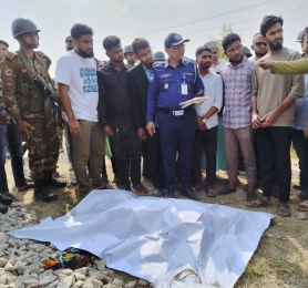 কুমিল্লা'য় ট্রেনের ধাক্কায়  অটোরিক্সার ৫ যাত্রী নিহত