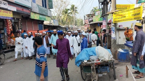 নলছিটিতে ইসকনের বিরুদ্ধে বিক্ষোভ মিছিল। 