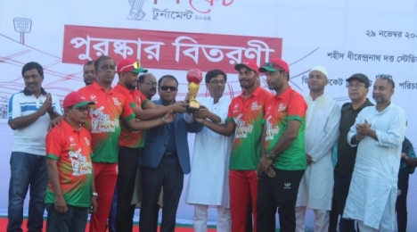  জিয়া ক্রিকেট টুর্নামেন্টে লাল সবুজের হাড্ডাহাড্ডি লড়াইয়ে লাল দলের বিজয়