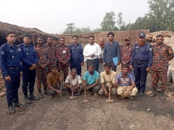 পলাশবাড়ীতে অবশেষে অবৈধ কয়লার কারখানা চুল্লি গুলো গুড়িয়ে দিলো প্রশাসন