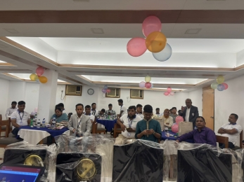 জবি শিক্ষককে গুলি করে হত্যার হুমকির প্রতিবাদে বিক্ষোভ