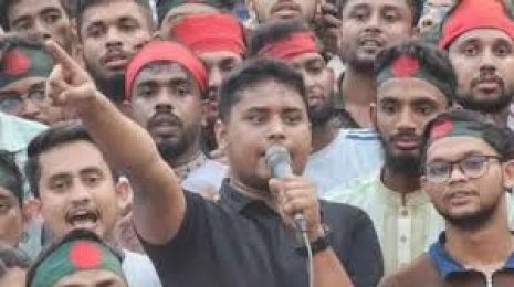 দেশত্যাগে সহযোগীদের জবাবদিহির দাবি হাসনাতের