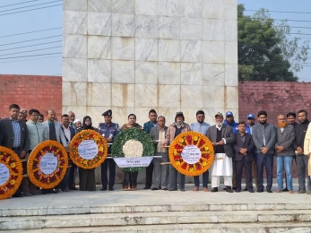 গোবিন্দগঞ্জ শহীদ বুদ্ধিজীবী দিবস উপলক্ষে স্মৃতিস্তম্ভে পুষ্পস্তবক অপর্ণ