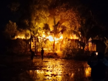 আগুনে পুড়লো বাতিসা ইউনিয়ন এর বসত ঘর