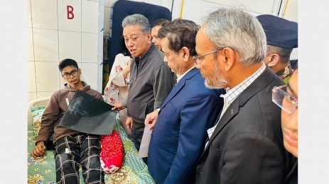 কয়েকজন লোক টেবিলে বসে সংস্কার করা যায় না : আমির খসরু