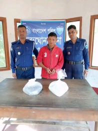 চন্দ্রঘোনা পুলিশের অভিযানে ২০ লিটার দেশীয় চোলাইমদসহ আটক –১