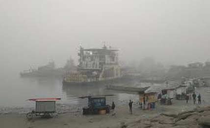 ঘন কুয়াশার কারণে দুটি ফেরি সংযোগ বন্ধ রয়েছে