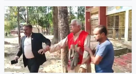 চৌদ্দগ্রামে মুক্তিযুদ্ধা ব্যাক্তির গলায় জুতার মালা 