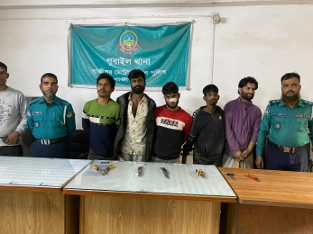 পূবাইলে জনতার হাতে ৫ ডাকাত আটক