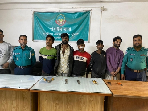 পূবাইলে জনতার হাতে ৫ ডাকাত আটক