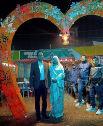 লালমনিরহাটে 'বউ জামাই' মেলায় চলছে  পিঠার উৎসব ।
